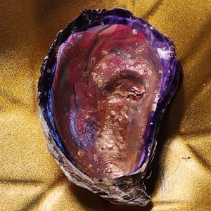 Hand-designed 🎨 oyster shell 🦪 trinket dish | ring holder | decorative piece🎁